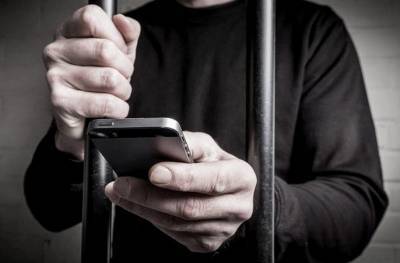 В тюрьмах России станут грушить сигнал сотовой связи