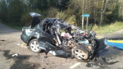 Один человек погиб в столкновении машины с автобусом в Тверской области