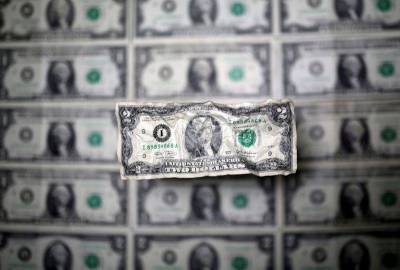 Доллар снижается на фоне ожиданий стимулов в США