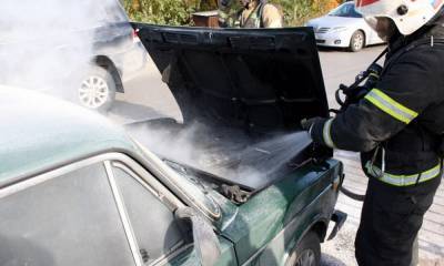 Сразу два автомобиля загорелись минувшим днем в Петрозаводске