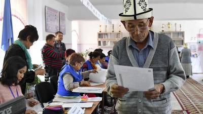 Крупные партии Киргизии обвиняются в массовом подкупе избирателей