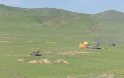 Азербайджан опроверг потерю вертолета и самолета в Нагорном Карабахе