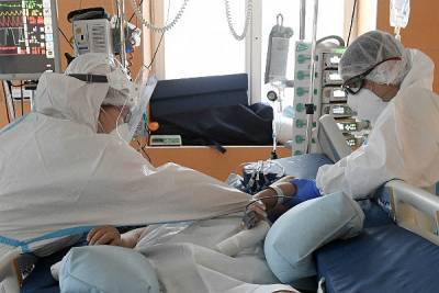 В России за сутки коронавирусом заболели почти 9 тысяч человек