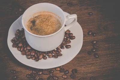 Ученые предупредили об опасности привычки начинать день с кофе