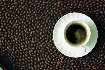 Лучшее начало дня? Ученые предупредили об опасности кофе утром