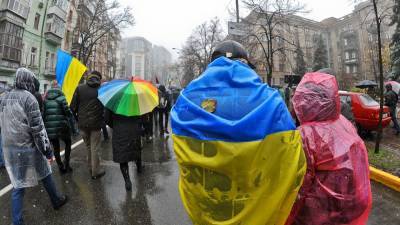 Большинство украинцев считают, что страна движется неверным курсом