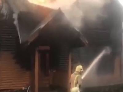 Под Киевом произошел серьезный пожар в ресторанном комплексе