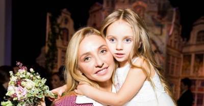 «Настоящий ангелочек!» Навка показала трогательные фото 6-летней дочери в день ее именин