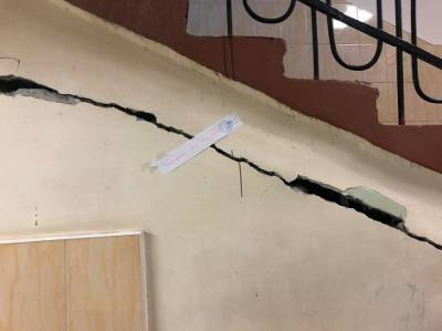 В Ставрополе на детей обрушился потолок в школе