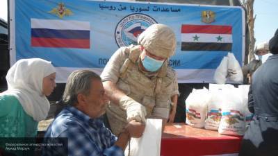 Военнослужащие России доставили гумпомощь в сирийский город Думу