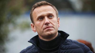 Песков оценил возможность работы Навального с западными спецслужбами