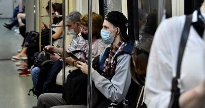 Более 40 тыс пассажиров столичного метро получили подарки за использование масок