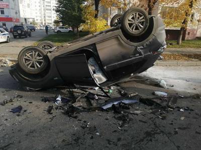 В Челябинске женщина за рулем спровоцировала ДТП с опрокидыванием