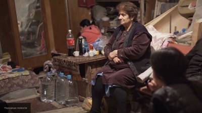 Жители Степанакерта прячутся в подвалах от бомбежек