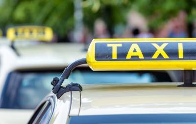 В Тернополе водитель такси отобрал телефон у студента