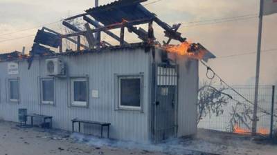 Пожары в Луганской области: в Станице Луганской сгорели помещения КПВВ. ФОТОФАКТ