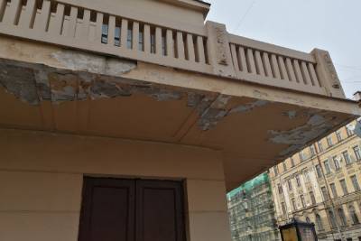 Петербуржцы заявили о «безобразном» ремонте балконов в центре города