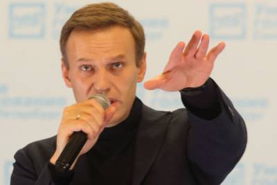 Навальный собрался подать в суд на Пескова