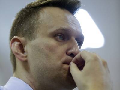 Навальный намерен заставить Пескова через суд доказать слова о причастности к ЦРУ