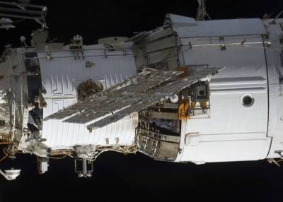 Космонавты повторно обследуют весь модуль "Звезда" в поисках причины утечки воздуха из МКС