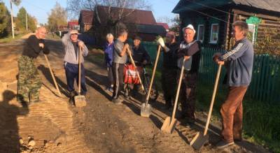 «А налоги вперед уплачены»: соседи сами сделали дорогу в Ярославской области