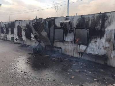 Станица Луганская в огне: горят улицы, детонируют взрывоопасные предметы (фото, видео)