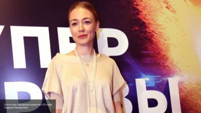 Оксана Акиньшина пришла на кинофестиваль в Москве с полуголой грудью