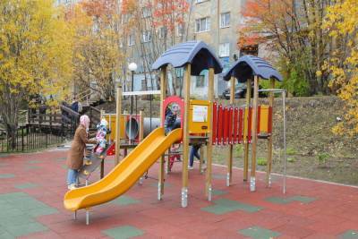 Открытие новой детской площадки на улице Туристов состоялось в Мурманске