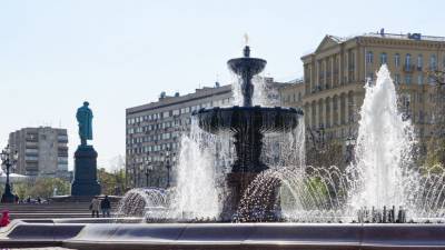 Сезон работы фонтанов в Москве продлён до 10 октября