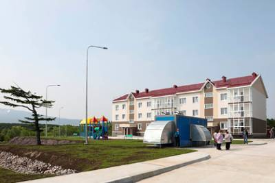 Россияне переехали из аварийного жилья в новые дома на Курилах
