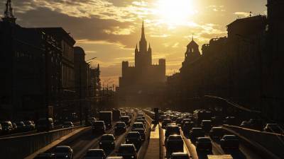 На дорогах Москвы образовались пробки в девять баллов