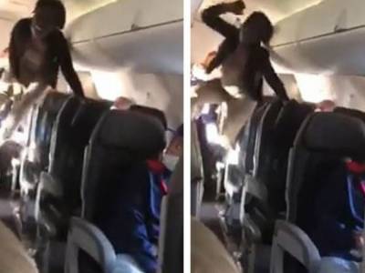 Женщина закатила истерику в самолете и напугала пассажиров