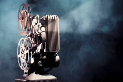 Режиссеры Скорсезе, Иствуд и Кэмерон попросили американские власти помочь кинотеатрам в разгар пандемии