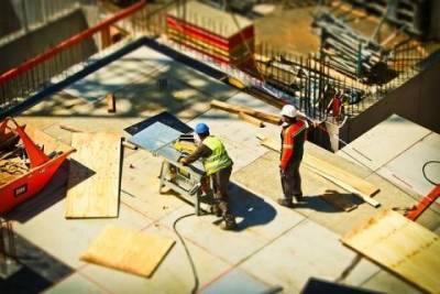 Строим дом: почему лучше обращаться к специалистам и как выбрать строительную компанию