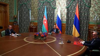 В Москве уже семь часов продолжаются переговоры по ситуации в Карабахе