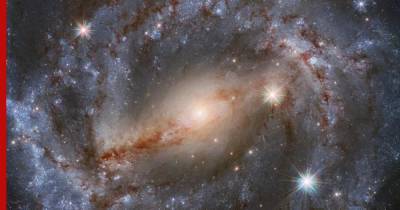 Астрономы получили уникальный снимок далекой галактики: фото