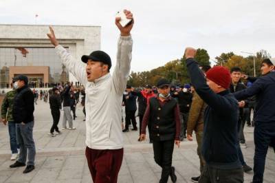 В ходе столкновений на митинге оппозиции в Бишкеке пострадали семь человек
