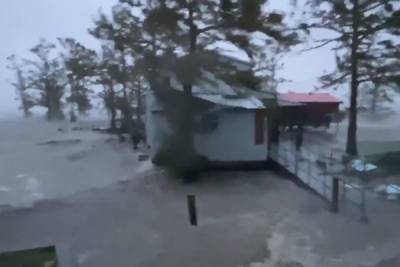 Более 400 тыс. американцев остались без электричества из-за урагана Delta