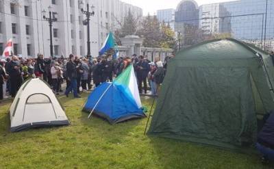 В Хабаровске участники субботней акции в поддержку Фургала устанавливают палатки на центральной площади