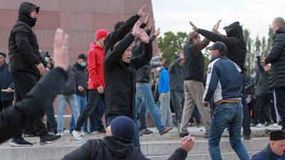 Число пострадавших на митинге в Бишкеке возросло до семи