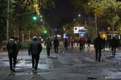 Правоохранительные органы заявили, что ночь в Бишкеке прошла спокойно