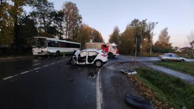 Столкновение автобуса и иномарки в Пушкинском районе закончилось гибелью женщины