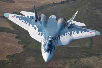 Полет российского истребителя пятого поколения Су-57 восхитил американцев