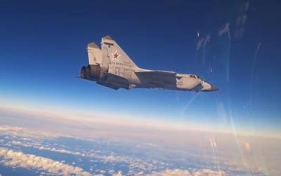 Воздушный бой российских МиГ-31 в стратосфере показали на видео