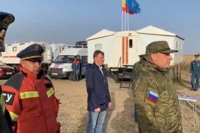 Греков наградил сотрудников МЧС за тушение пожара на военном складе
