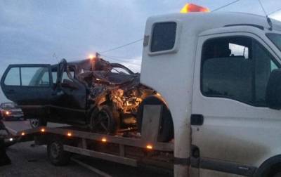На Одещине легковушка влетела в грузовик: есть жертва и пострадавшие
