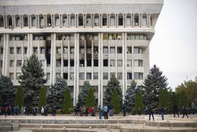 Парламент Киргизии соберётся на экстренное заседание