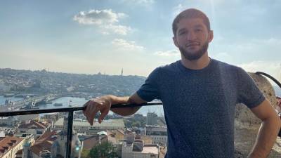 «Не было горячей воды, умывались ледяной»: Уланбеков о бойцовском характере, дебюте в UFC и напутствии Нурмагомедова