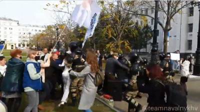 В Хабаровске начали разгонять протестующих, вышедших в поддержку Сергея Фургала: видео