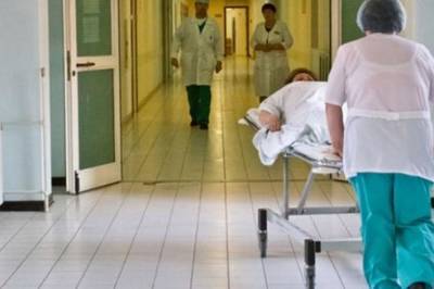 В Украине за сутки госпитализировали почти тысячу больных с COVID-19: Койки заполнены на более чем 70% в 4 областях